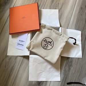Hermes box with dustbag